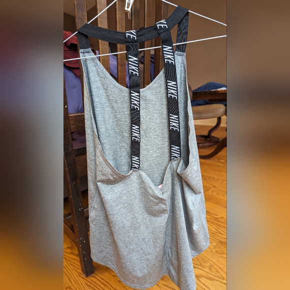 Nike shirt - Picture 1 of 2